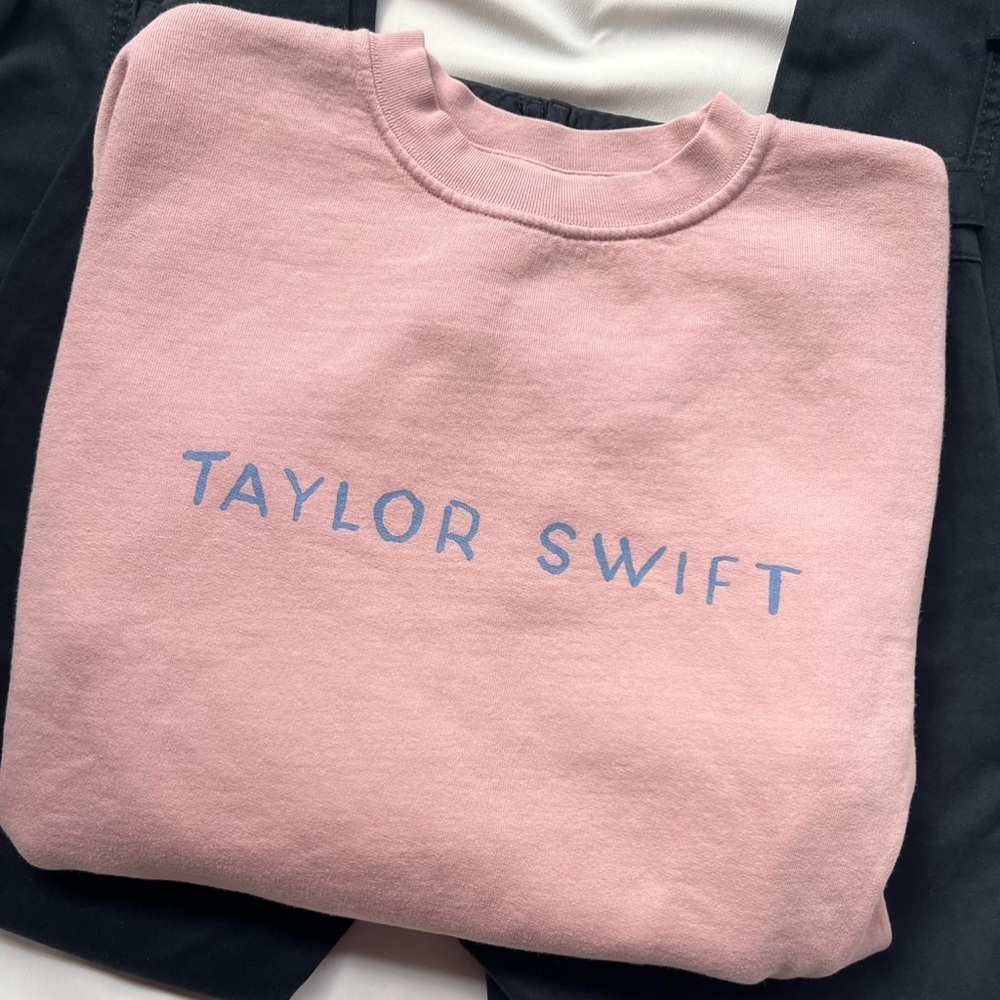 Taylor Swift Official 1989 Crewneck ✨🕊️ - Picture 2 of 3